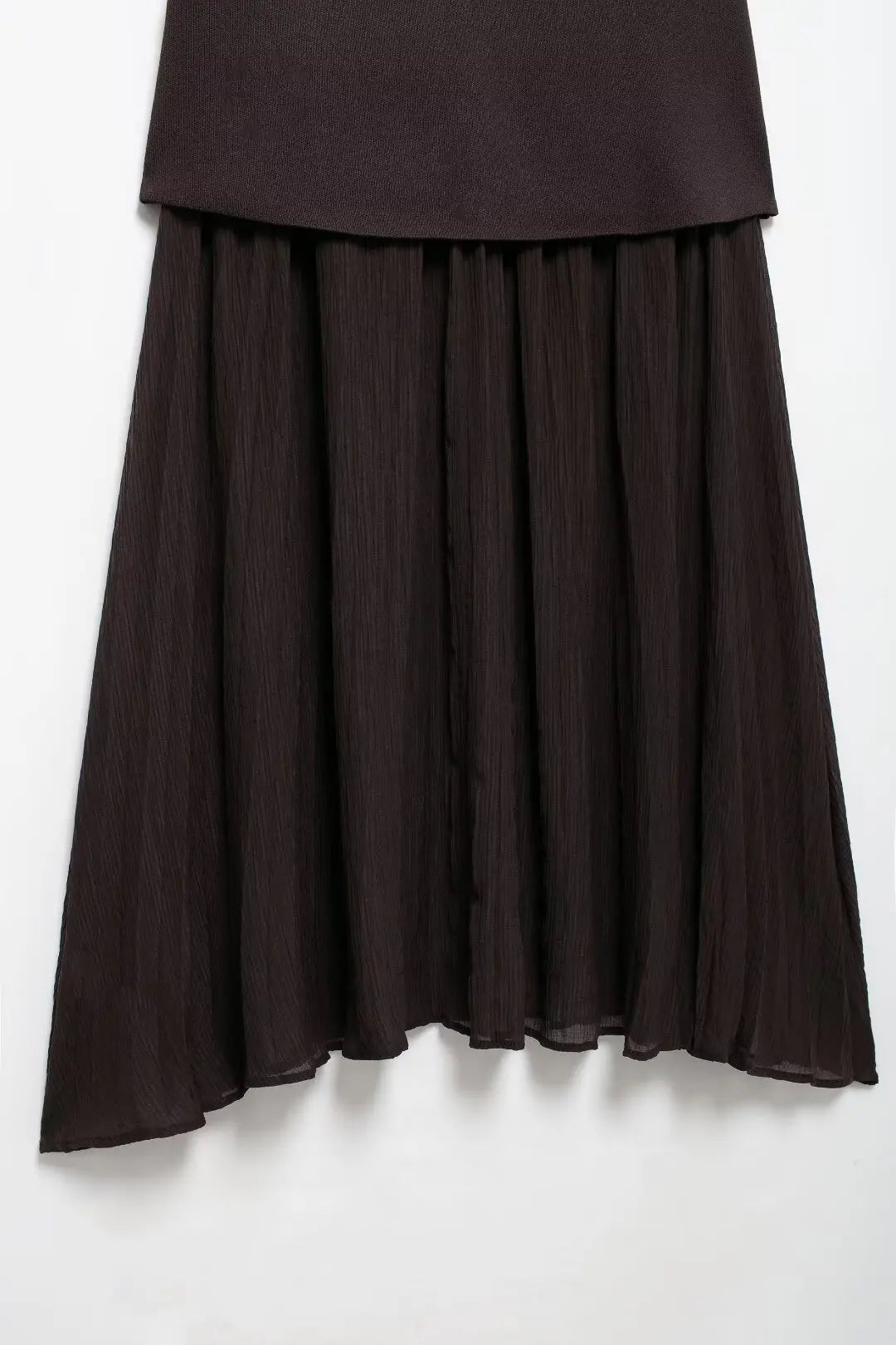 TRAFZA Women’s V-Neck Pleated Maxi Dress – Ankle-Length with Decorative Buttons for Autumn/Winter
