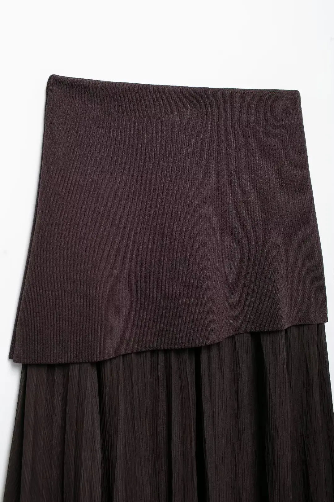 TRAFZA Women’s V-Neck Pleated Maxi Dress – Ankle-Length with Decorative Buttons for Autumn/Winter