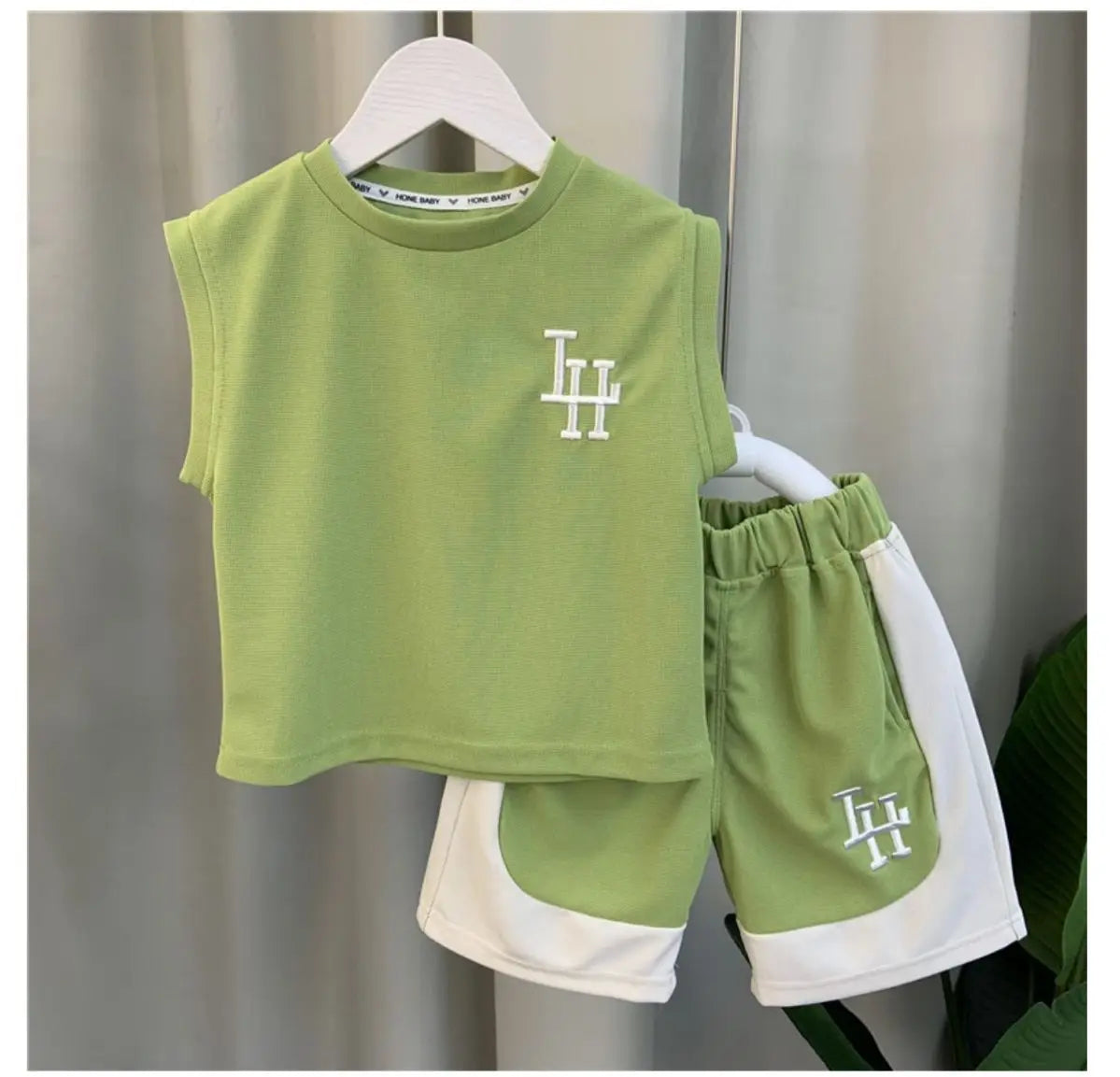 Unisex Kids’ Summer Outfit Set – Sleeveless Letter Print Pullover Top & Shorts (Ages 4–6)