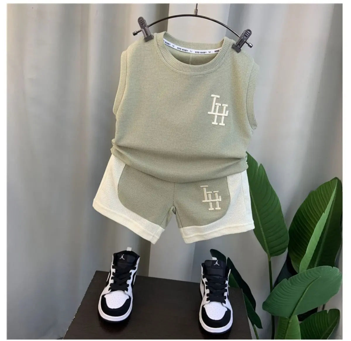Unisex Kids’ Summer Outfit Set – Sleeveless Letter Print Pullover Top & Shorts (Ages 4–6)