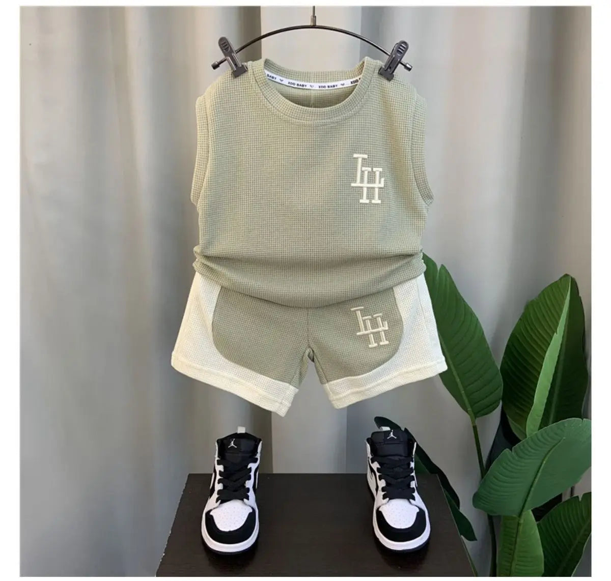 Unisex Kids’ Summer Outfit Set – Sleeveless Letter Print Pullover Top & Shorts (Ages 4–6)
