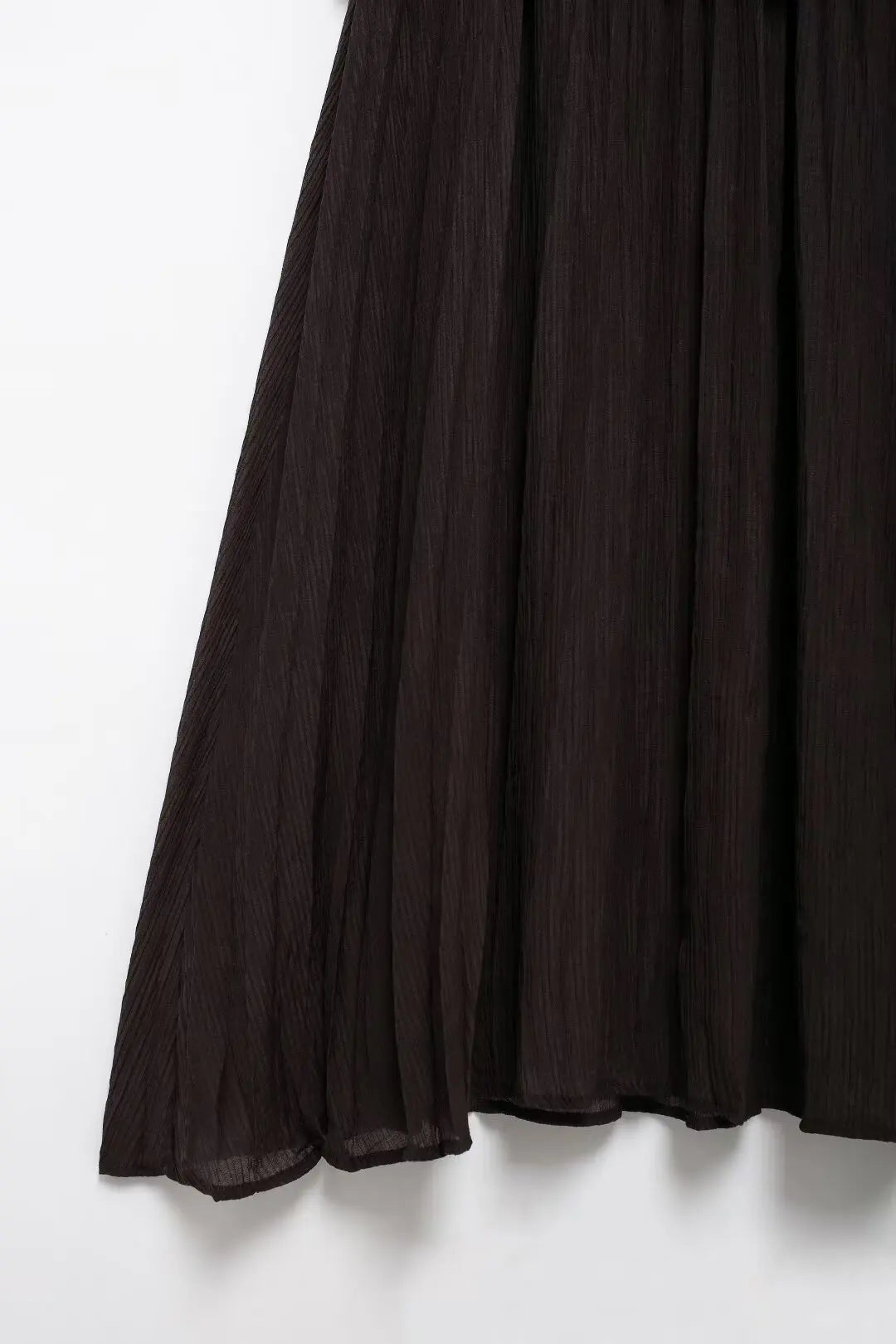 TRAFZA Women’s V-Neck Pleated Maxi Dress – Ankle-Length with Decorative Buttons for Autumn/Winter